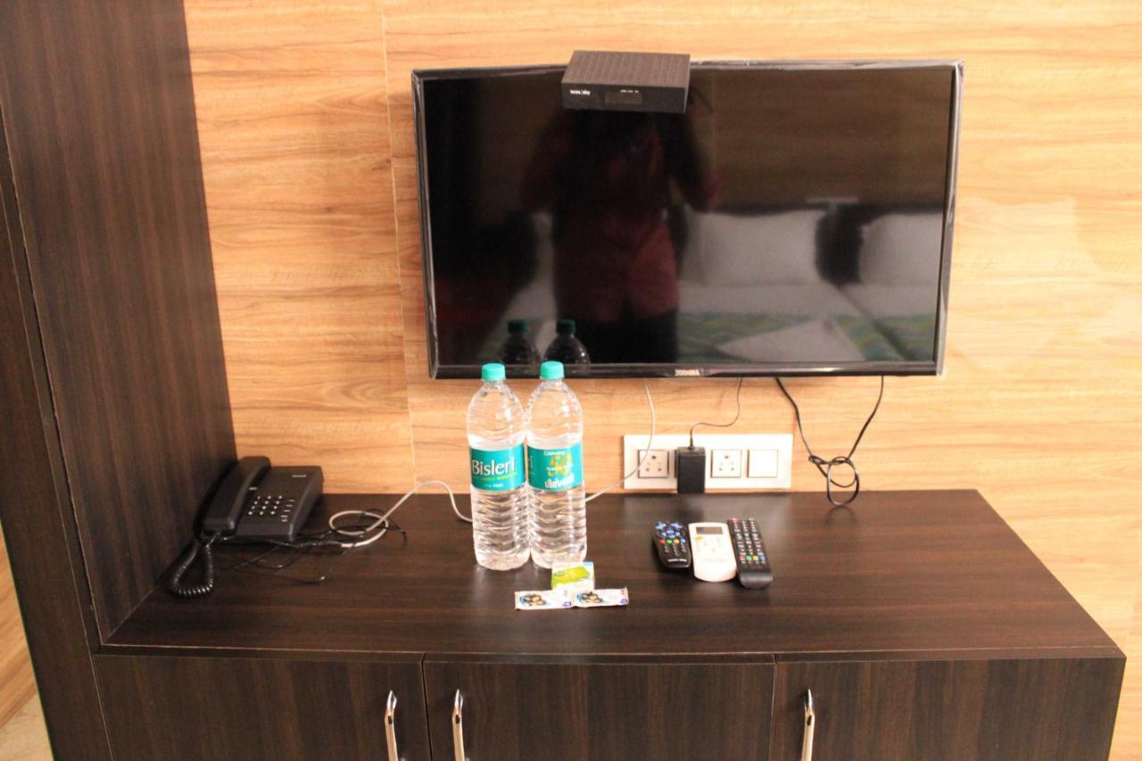 Hotel Adhi Residency - Cleanliness & Friendliness Room Vl Vardharaja Temple กาญจีปุรัม ภายนอก รูปภาพ
