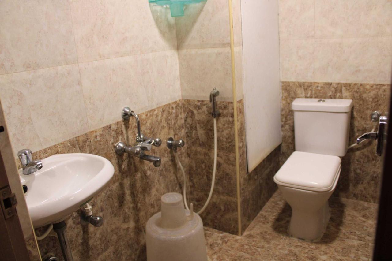Hotel Adhi Residency - Cleanliness & Friendliness Room Vl Vardharaja Temple กาญจีปุรัม ภายนอก รูปภาพ