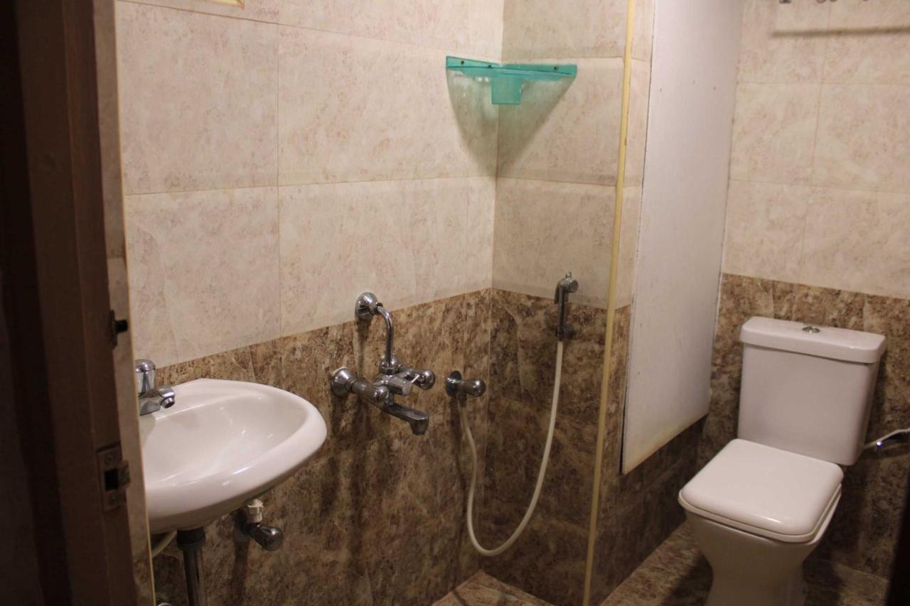Hotel Adhi Residency - Cleanliness & Friendliness Room Vl Vardharaja Temple กาญจีปุรัม ภายนอก รูปภาพ