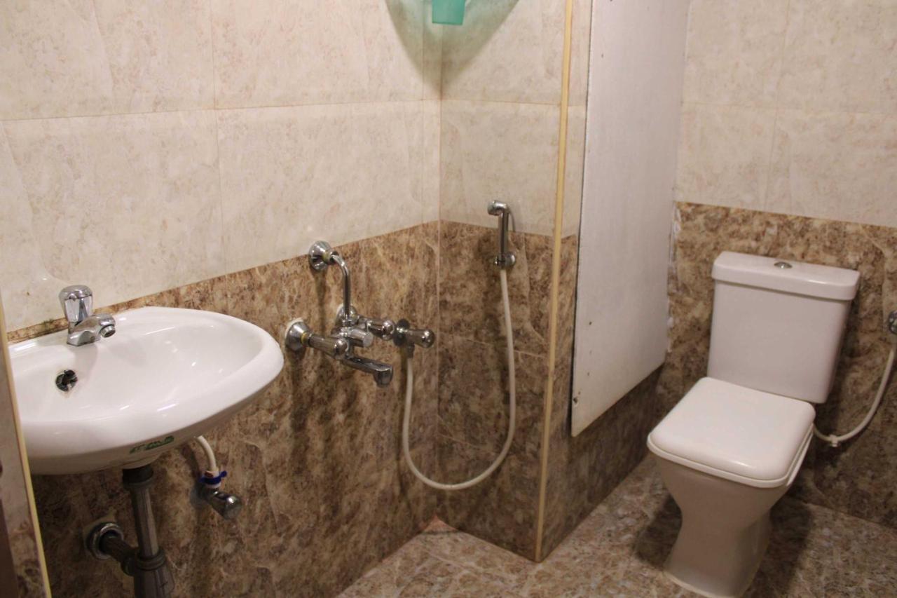 Hotel Adhi Residency - Cleanliness & Friendliness Room Vl Vardharaja Temple กาญจีปุรัม ภายนอก รูปภาพ