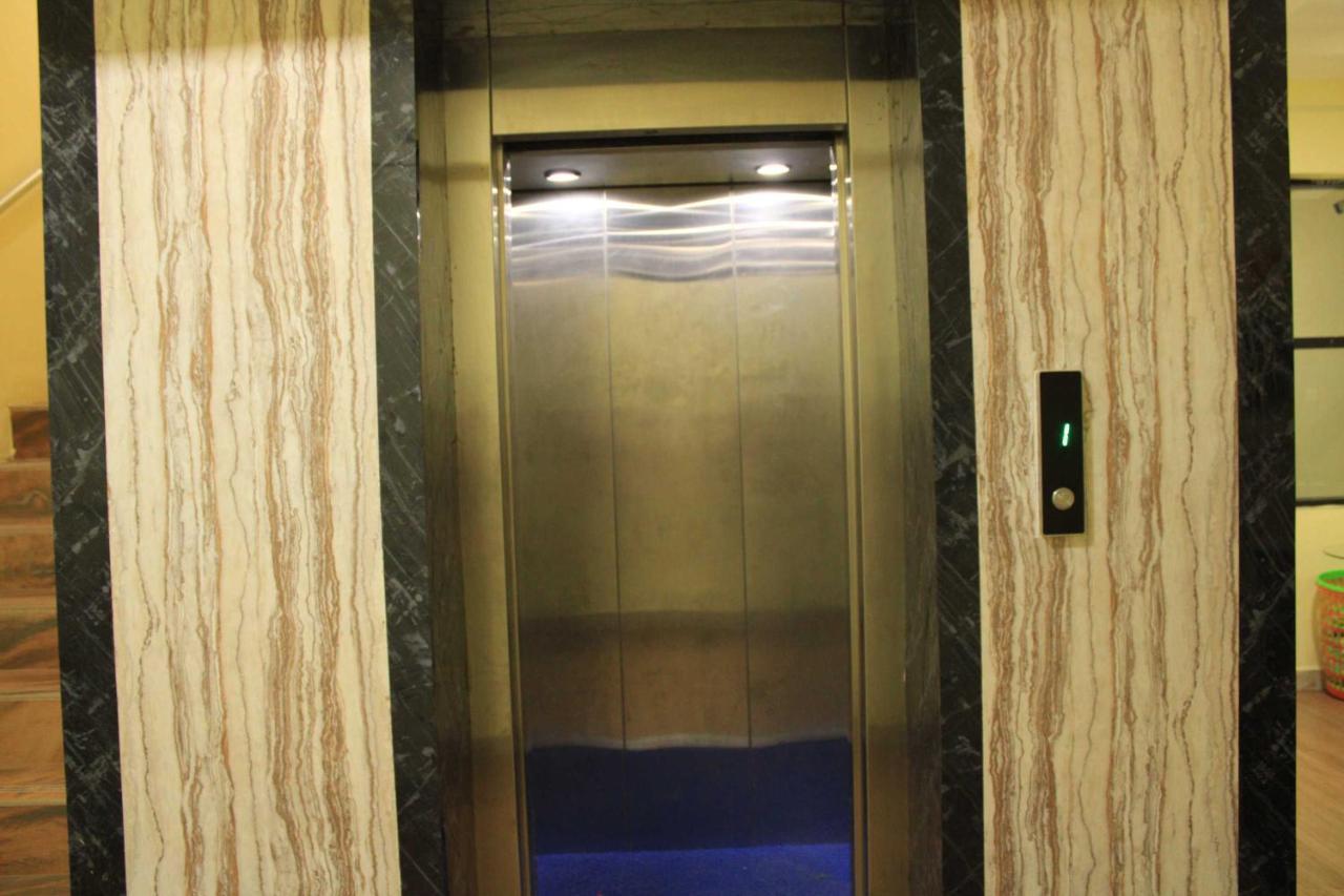 Hotel Adhi Residency - Cleanliness & Friendliness Room Vl Vardharaja Temple กาญจีปุรัม ภายนอก รูปภาพ